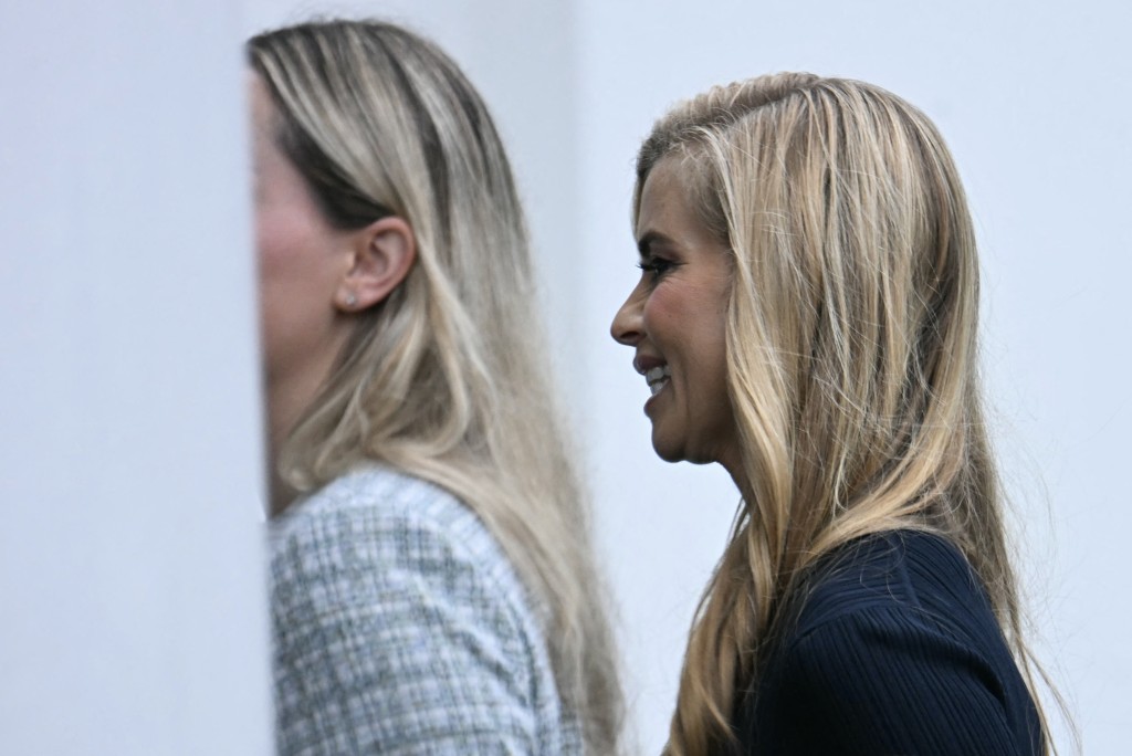 Photo by JIM WATSON / AFP  White House Press Secretary Katie Zacharia (R) is seen at the White House in Washington, DC, on October 16, 2026.