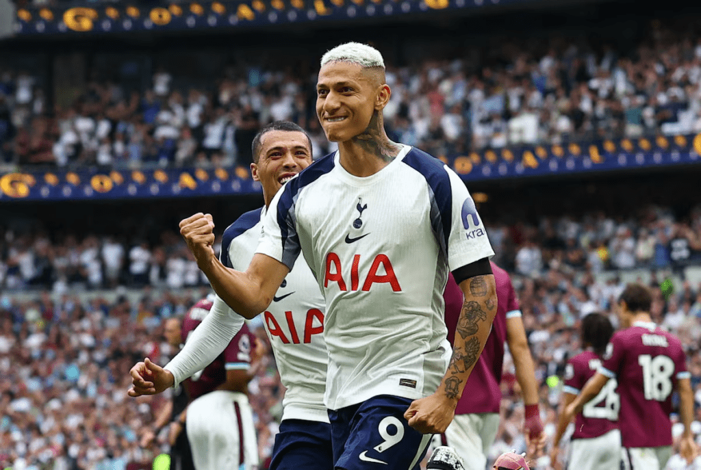 Soccer Football - Premier League - Tottenham Hotspur v Burnley - Tottenham Hotspur Stadium, London, Britain - August 16, 2025 Tottenham Hotspur's Richarlison celebrates scoring their second goal with Pedro Porro Action Images via Reuters/Matthew Childs