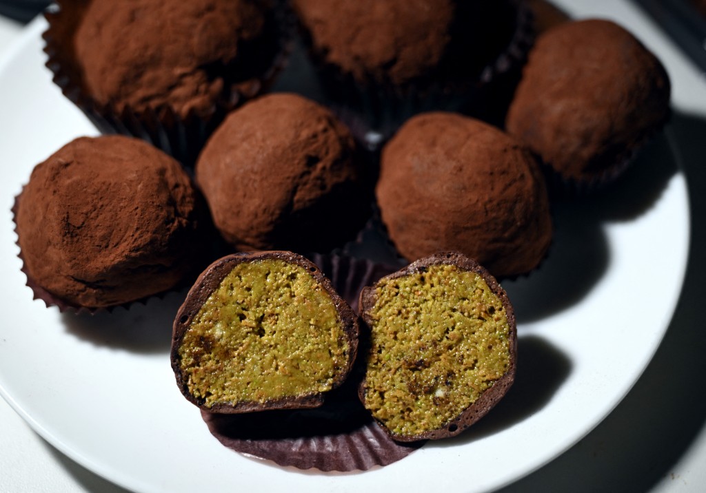 Photo by JUNG YEON-JE / AFP  This photo illustration taken in Seoul on January 20, 2026 shows a general view of plated "Dubai-style" chewy chocolate cookies.
