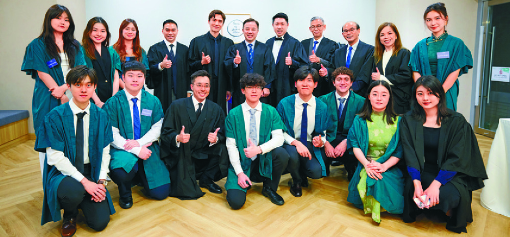 Karson Choi, Zhang Xiang, Ivan Hung and guest Independent Commission Against Corruption Commissioner Woo Ying-ming met students residing at the college.