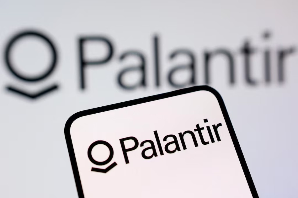  The Palantir logo is seen in this illustration taken August 3, 2025. REUTERS/Dado Ruvic/Illustration 