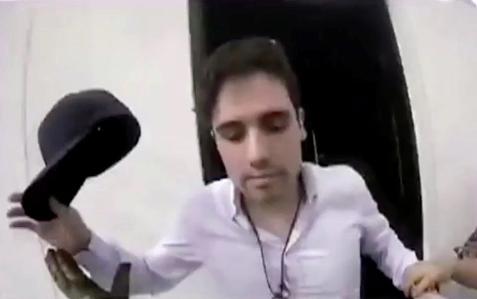 Ovidio Guzman, son of kingpin Joaquin 'El Chapo' Guzman, is briefly captured by Mexican military police in a residential compound near the centre of Culiacan in the state of Sinaloa, Mexico October 17, 2019 in this still image taken from a helmet camera footage obtained October 30, 2019. (Mexican Government TV/Handout via REUTERS) Ovidio Guzman, son of kingpin Joaquin 'El Chapo' Guzman, is briefly captured by Mexican military police in a residential compound near the centre of Culiacan in the state of Sinaloa, Mexico October 17, 2019 in this still image taken from a helmet camera footage obtained October 30, 2019. (Mexican Government TV/Handout via REUTERS)