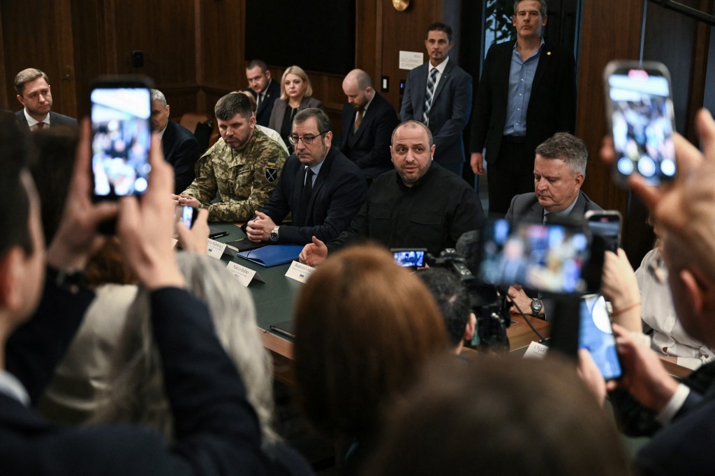 Photo by CHANDAN KHANNA / AFP  Secretary of the National Security and Defense Council of Ukraine and head of the Ukrainian delegation Rustem Umerov speaks during a meeting with US Secretary of State Marco Rubio and the US delegation in Hallandale Beach, Florida on November 30, 2025.