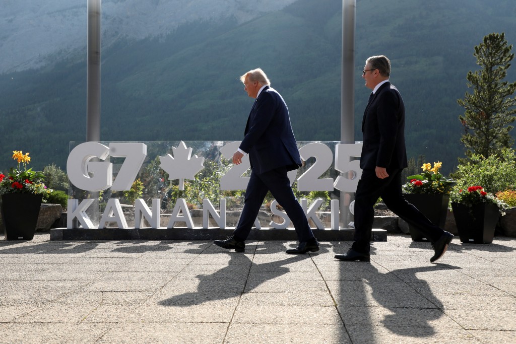 U.S. President Donald Trump and Britain's Prime Minister Keir Starmer walk to have a family photo taken at the G7 Summit in Kananaskis, Alberta, Canada, June 16, 2025. (Reuters)