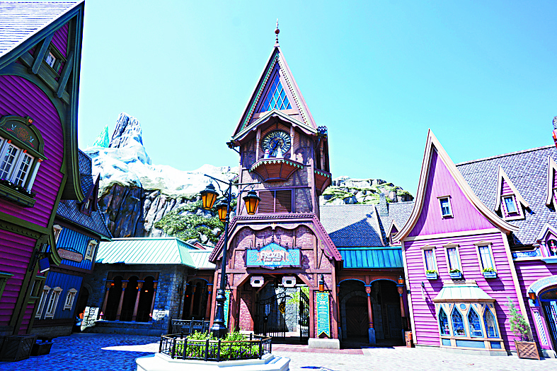 The Norwegian Rosemaling painting technique for Arendelle's saffron-shaped royal mark, top left, and Audio-Animatronics technology are incorporated into the theme land. 