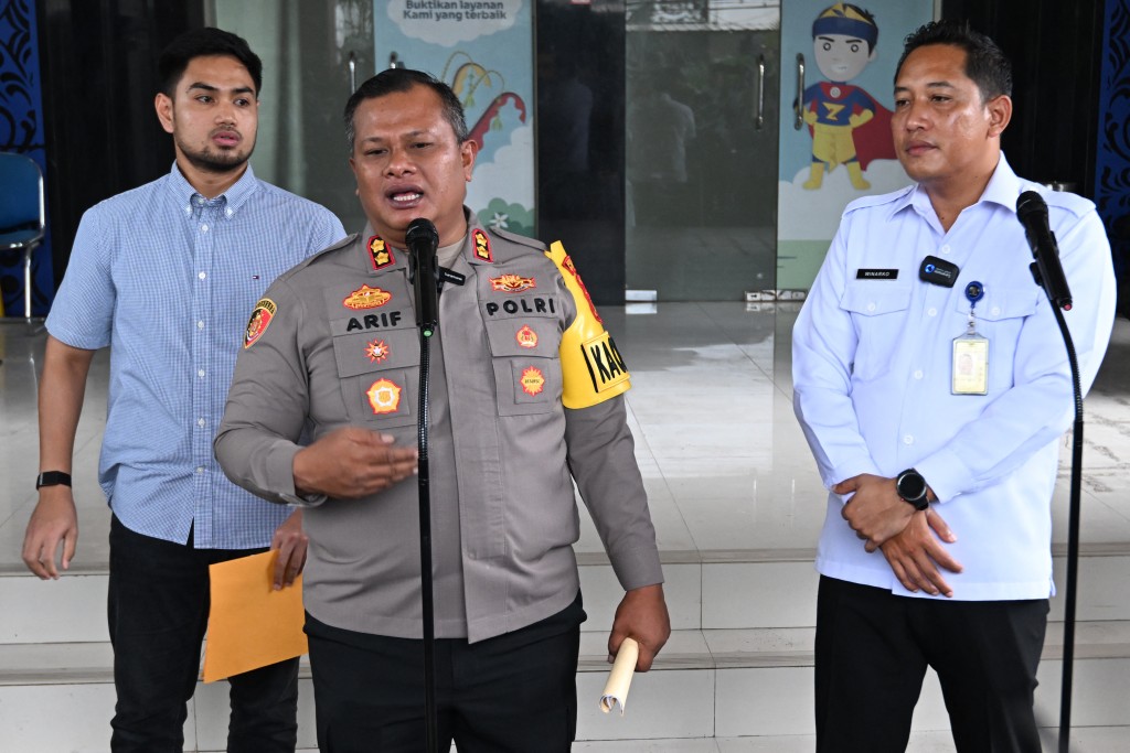 Photo by SONNY TUMBELAKA / AFP  Badung's police chief Arif Batubara speaks to journalists during a press conference regarding British adult content creator Tia Billinger, known as 'Bonnie Blue', at Ngurah Rai Immigration Office in Jimbaran on Indonesia's resort island of Bali on December 11, 2025.