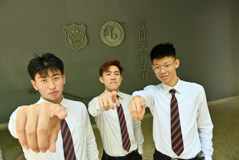 Full marks go to Max Kwok, Selwyn Saw and Anson Lam of DBS and Stefanie Lee and Ian Chang of St Paul's. SING TAO Full marks go to Max Kwok, Selwyn Saw and Anson Lam of DBS and Stefanie Lee and Ian Chang of St Paul's. SING TAO