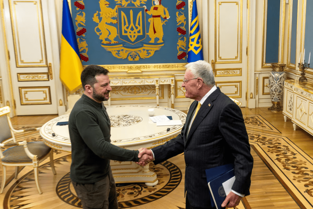 U.S. Special Envoy to Ukraine and Russia Keith Kellogg shakes hands with Ukrainian President Volodymyr Zelenskiy, amid Russia's attack on Ukraine, in Kyiv, Ukraine, February 20, 2025. REUTERS/Thomas Peter/File Photo