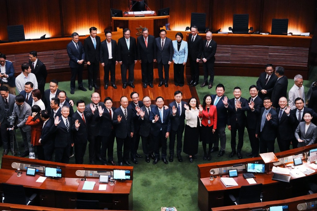 Lawmakers bid farewell at Legco's final session.