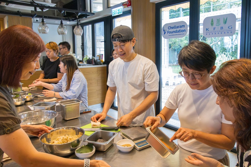 The initiative will organize 12 monthly Cooking Together Workshops for working adults, families with children and caregivers over its first year.