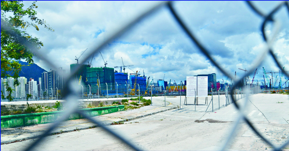 There were only four bidders for the Kai Tak site. SING TAO There were only four bidders for the Kai Tak site. SING TAO