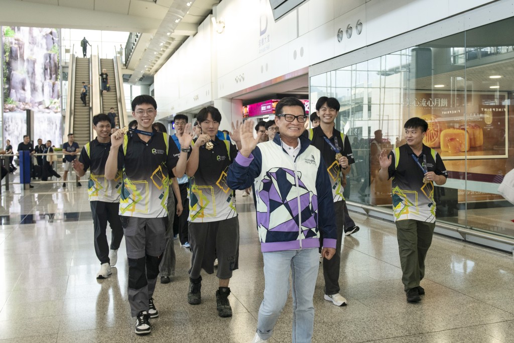 Led by CIC Executive Director Ir Albert CHENG, the young competitors arrived home to a jubilant welcome, their faces beaming with pride and joy.