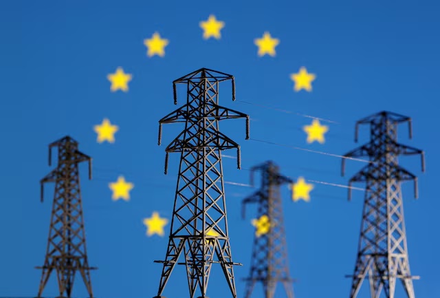 Electric power transmission miniatures are seen in front of displayed EU flag in this illustration taken, December 5, 2022. REUTERS/Dado Ruvic/Illustration/File Photo 