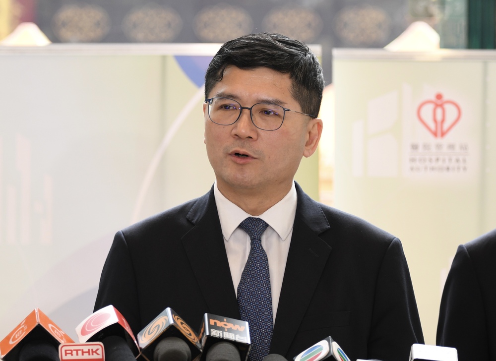 Tony Ko, left, and Lo Chung-mau want emergency room space for those needing urgent attention. SING TAO Tony Ko, left, and Lo Chung-mau want emergency room space for those needing urgent attention. SING TAO