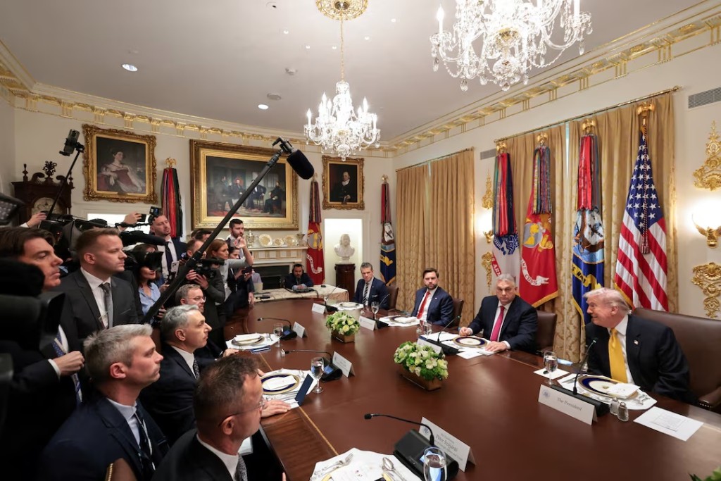 U.S. President Donald Trump hosts a bilateral lunch with Hungarian Prime Minister Viktor Orban, Vice President JD Vance, and Secretary of Defense Pete Hegseth at the White House in Washington, D.C., U.S., November 7, 2025. REUTERS/Jonathan Ernst