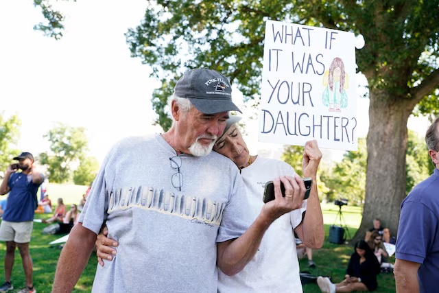 People watch a livestream of a press conference to discuss the Epstein Files Transparency bill on Capitol Hill in Washington, D.C. on September 3, 2025. REUTERS/Elizabeth Frantz