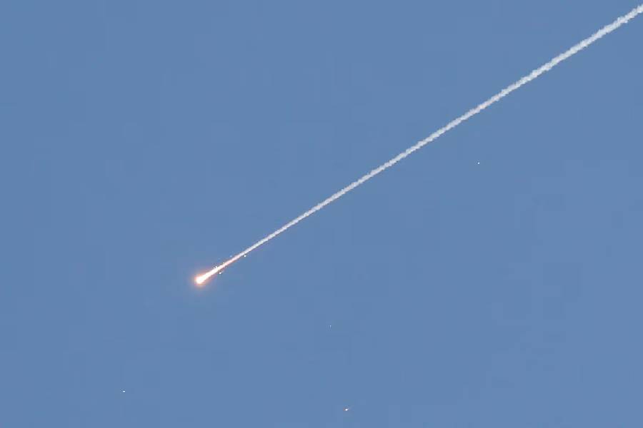 A projectile launched from Iran heads towards Israel, amid the U.S.-Israeli conflict with Iran, as seen from Ramallah, in the Israeli-occupied West Bank, April 6, 2026. REUTERS/ Mohammed Torokman