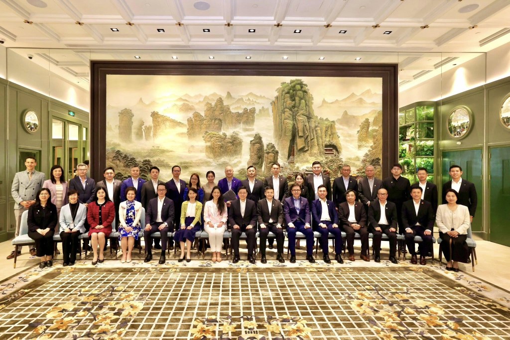 John Lee meets Hong Kong businesses in Zhejiang (John Lee's Facebook)