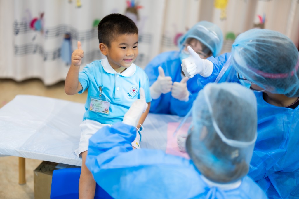 By providing outreach services in kindergartens, the Jockey Club Children Oral Health Project significantly reduces anxiety and fear associated with dental care, as children can receive services in a familiar school environment. By providing outreach services in kindergartens, the Jockey Club Children Oral Health Project significantly reduces anxiety and fear associated with dental care, as children can receive services in a familiar school environment.
