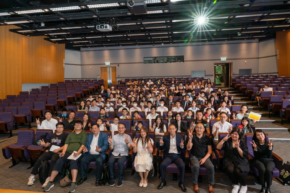 Leadership and Innovation Award Ceremony for the principals, teachers and students of the 11 schools on their achievement in “We together in Metaverse†Project. Leadership and Innovation Award Ceremony for the principals, teachers and students of the 11 schools on their achievement in “We together in Metaverse†Project.