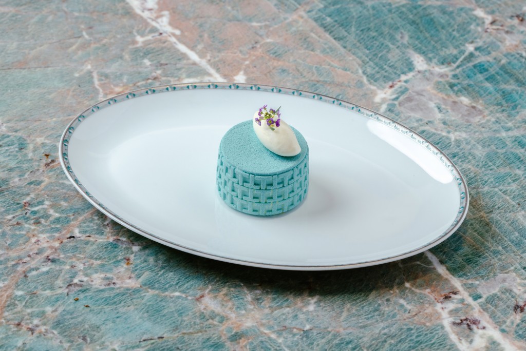 Tiffany Blue® cake.
