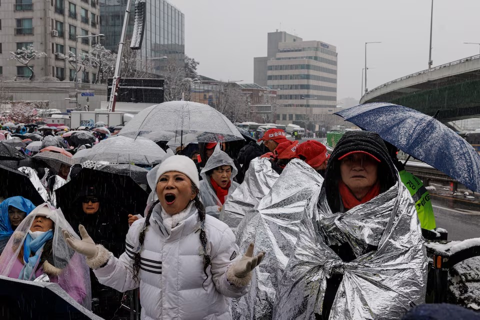 Pro-Yoon protesters attend a rally in support of impeached South Korean President Yoon Suk Yeol near his official residence on a snowy day, in Seoul, South Korea, January 5, 2025. (Reuters) Pro-Yoon protesters attend a rally in support of impeached South Korean President Yoon Suk Yeol near his official residence on a snowy day, in Seoul, South Korea, January 5, 2025. (Reuters)