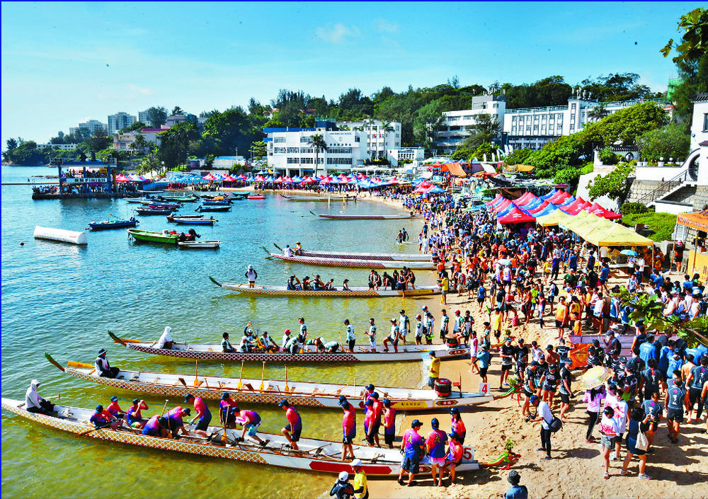 Dragon boat participants and spectators make the most of the day. SING TAO