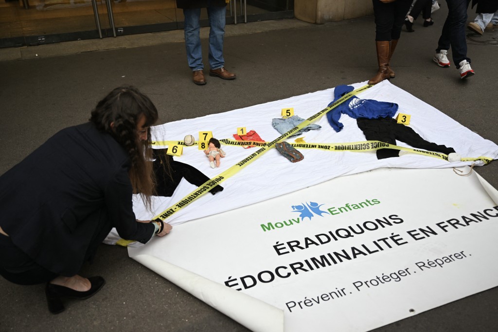 Photo by JULIE SEBADELHA / AFP  Suzanne Frugier, general secretary of Mouv'Enfants, a movement fighting against all forms of violence against children, takes part in a protest in front of the BHV department store in Paris on November 3, 2025, after Chinese company Shein was selling on its online platform dolls of a likely "child pornography nature".