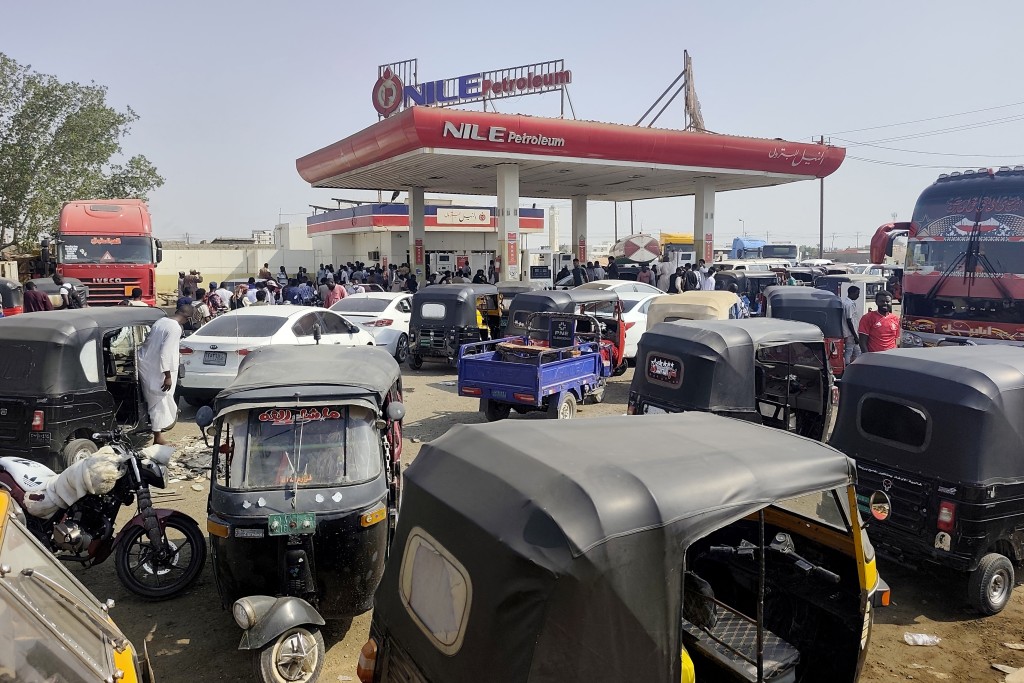 Queues of cars, trucks and tuk-tuks wait to fill up at a petrol station in the Red Sea city of Port Sudan on September 13, 2026, as fuel prices surge with a gallon of gasoline rising from 22,000 pounds (36 US dollars) to 31,400 pounds (52 US dollars).
