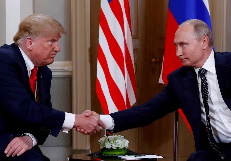 U.S. President Donald Trump and Russian President Vladimir Putin shake hands as they meet in Helsinki, Finland, July 16, 2018. (Reuters) U.S. President Donald Trump and Russian President Vladimir Putin shake hands as they meet in Helsinki, Finland, July 16, 2018. (Reuters)