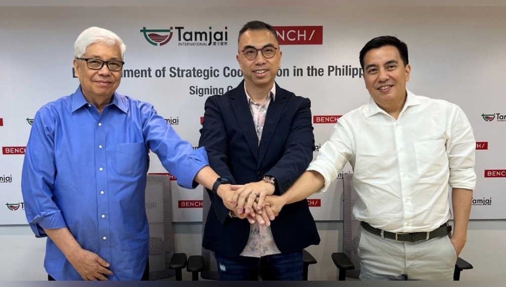 Daren Lau (middle) explores entering the Philippine market with Suyen Corporation by way of a franchise arrangement