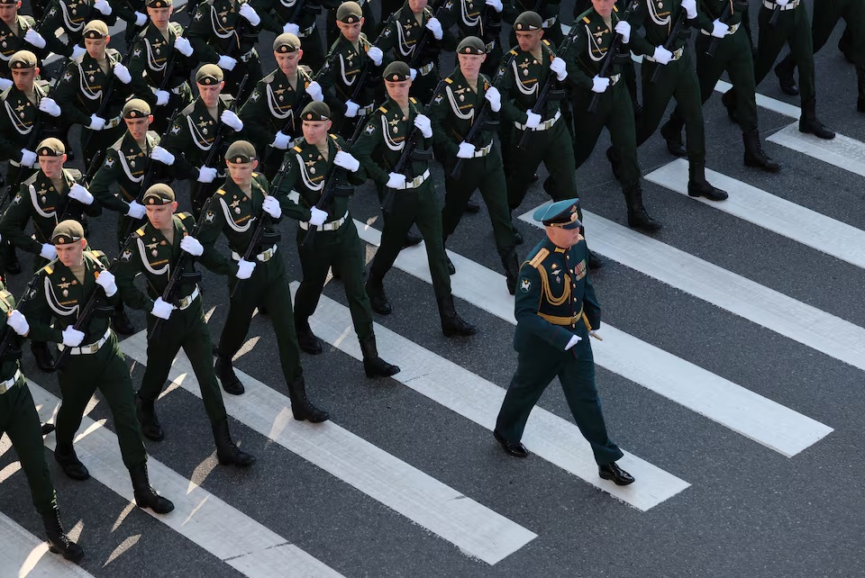  Russian service members march in columns before a military parade on Victory Day, marking the 80th anniversary of the victory over Nazi Germany in World War Two, in central Moscow, Russia, May 9, 2025. REUTERS/Shamil Zhumatov 