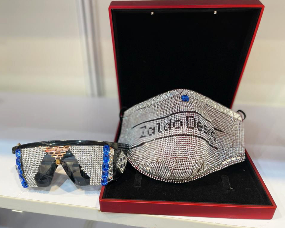 Tailor-made costumes and accessories