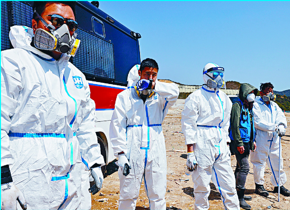 Police officers look for Abby Choi’s missing hands and torso at a landfill. REUTERS
