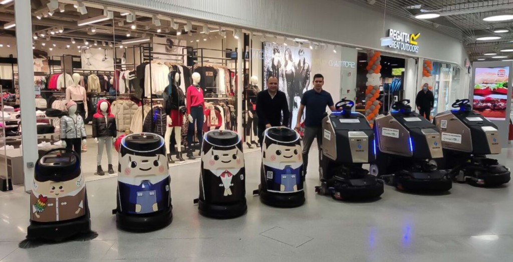 Gausium's robot vacuums used in a shopping mall in Canada. From Gausium's official website