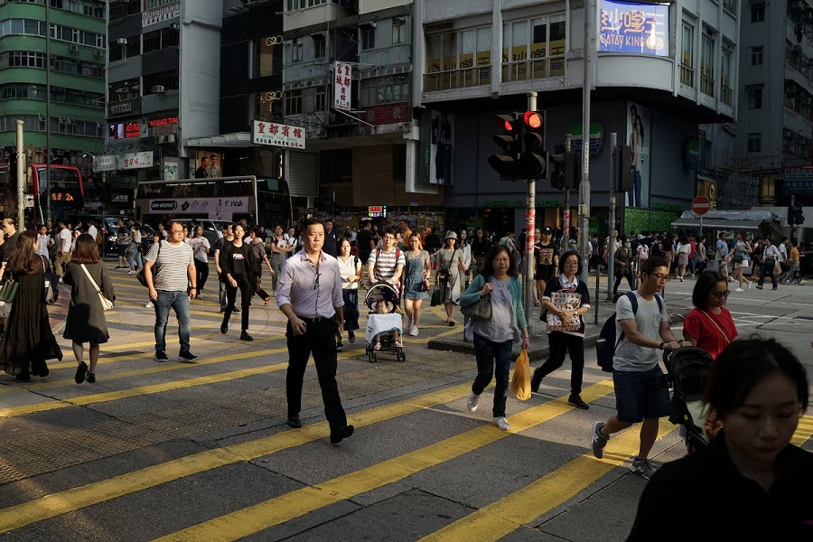 Some banks continue to offer promotional rates to attract savers. Photo by REUTERS