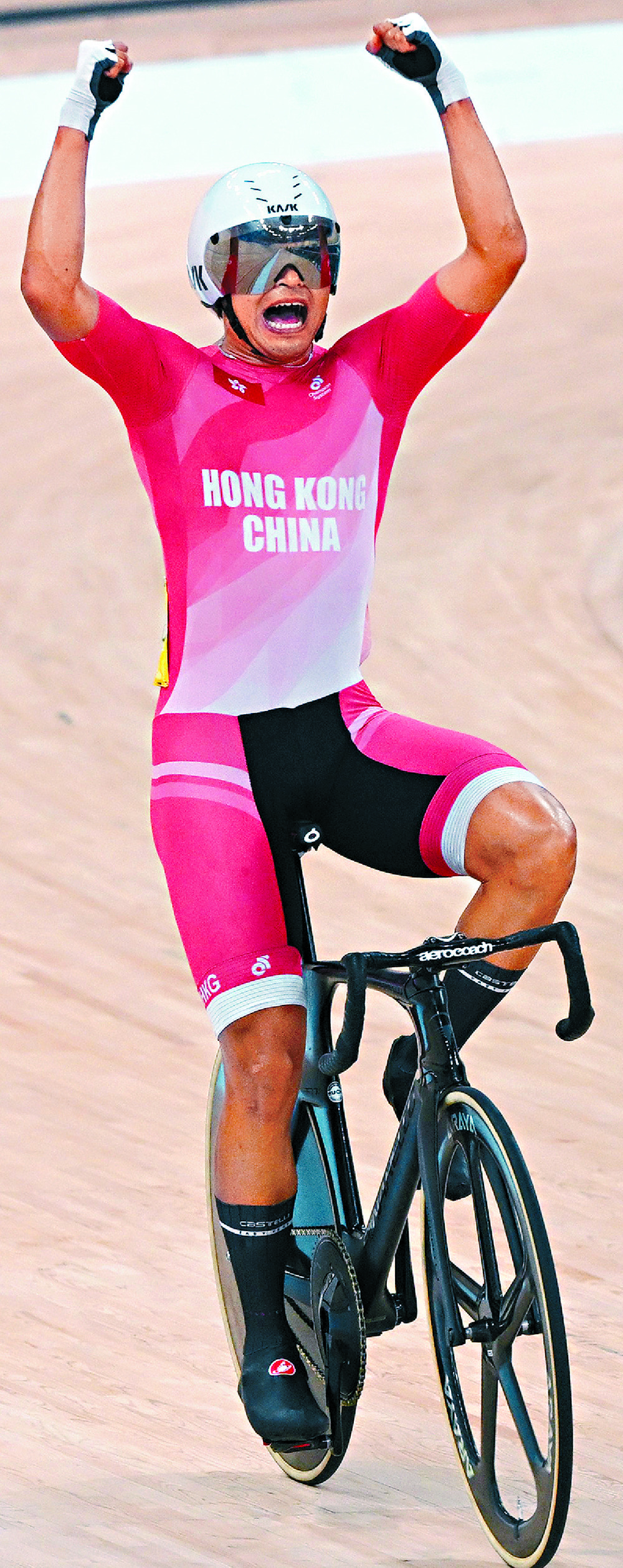 Lee Sze-wing and Yang Qian-yu break out in smiles and hold hands as they ride to a silver. Lee Sze-wing and Yang Qian-yu break out in smiles and hold hands as they ride to a silver.