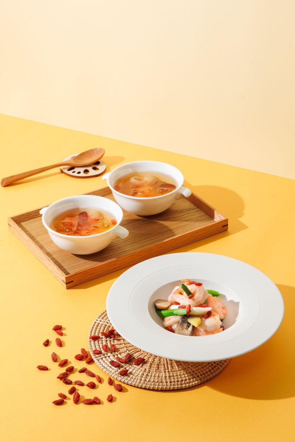 Stir-Fried Prawn with Lycii Fructus and Common Yam Rhizome (top), and Red Dates and Longan Arillus with Lycii Fructus and Peach Resin Sweet Soup. Stir-Fried Prawn with Lycii Fructus and Common Yam Rhizome (top), and Red Dates and Longan Arillus with Lycii Fructus and Peach Resin Sweet Soup.