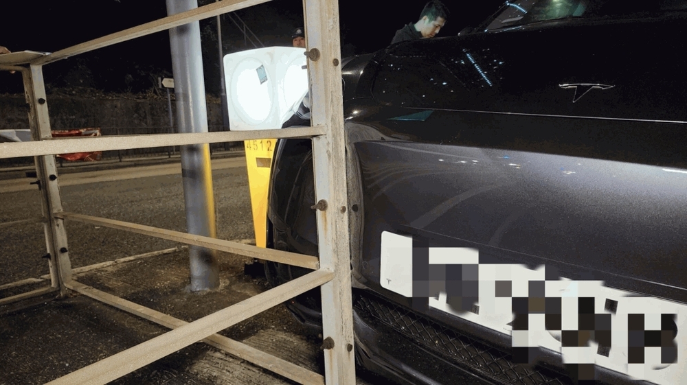 Man arrested for drunk driving after crashing in Ap Lei Chau