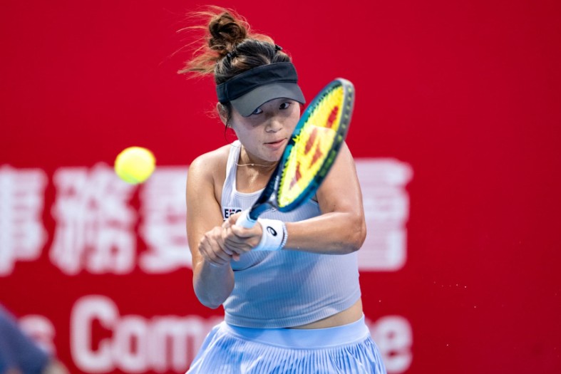 Eudice Chong beat Suzan Lamens after a 1 1/2-hour battle. PRUDENTIAL HONG KONG TENNIS OPEN