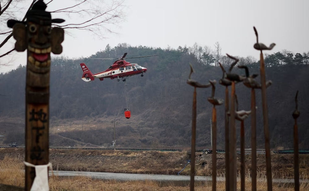 Firefighting helicopter carries water during an operation as a wildfire burns, in Yeongyang, South Korea, March 28, 2025. REUTERS/Kim Hong-Ji Firefighting helicopter carries water during an operation as a wildfire burns, in Yeongyang, South Korea, March 28, 2025. REUTERS/Kim Hong-Ji