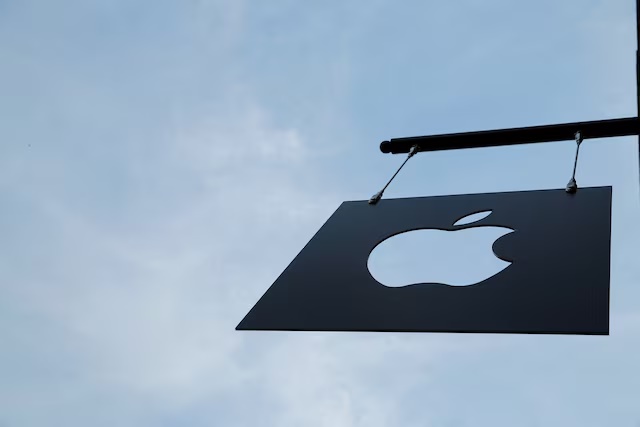 The Apple logo hangs from the front of the new Apple Store Williamsburg in Brooklyn, New York, U.S., July 28, 2016. REUTERS/Andrew Kelly/File Photo