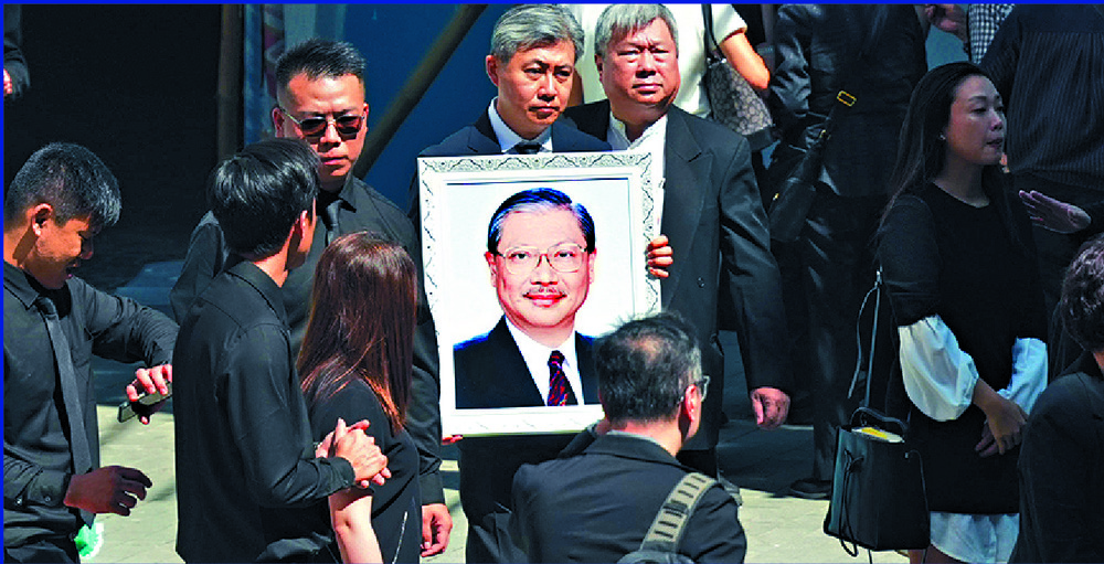 Former and current government officials attend a memorial service for Michael Suen. Sing Tao Former and current government officials attend a memorial service for Michael Suen. Sing Tao