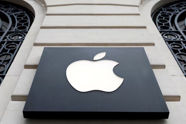 View of an Apple logo at an Apple store in Paris, France, April 23, 2025. REUTERS/Abdul Saboor/File Photo 