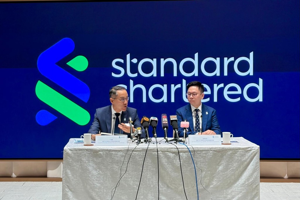 From left: Ding Shuang, Tommy Wu
