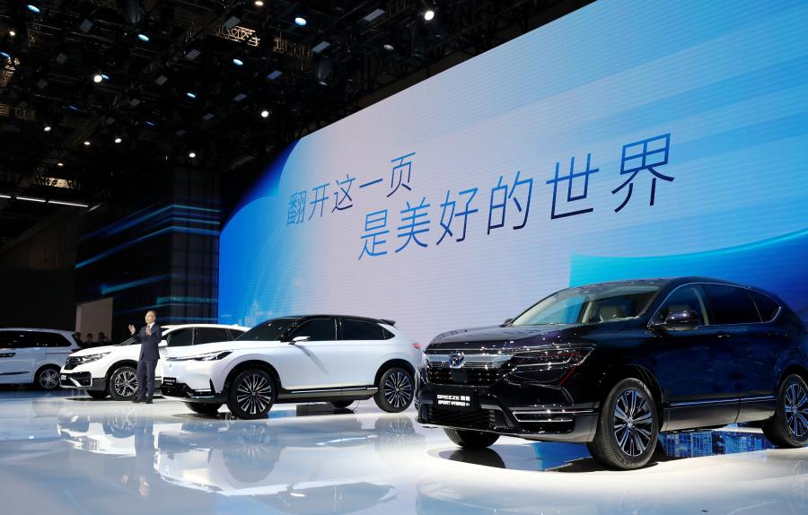 Sales of new energy vehicles (NEV) maintained strong momentum, growing 121 percent to 450,000 units in November. (Xinhua) Sales of new energy vehicles (NEV) maintained strong momentum, growing 121 percent to 450,000 units in November. (Xinhua)