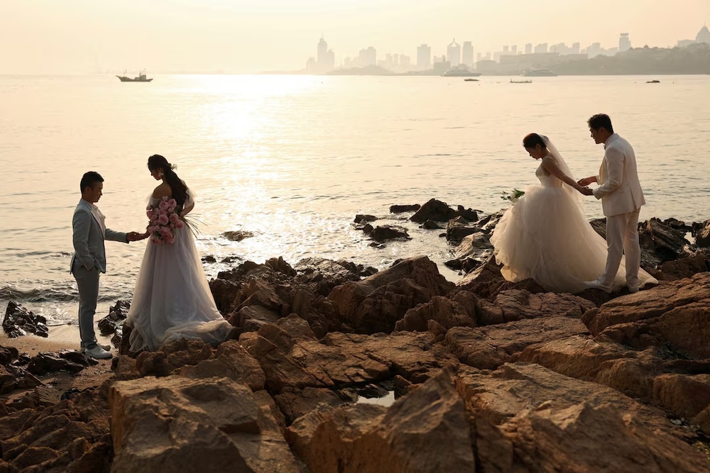 Couples take part in pre-wedding photoshoots by the sea in Qingdao, Shandong province, China April 21, 2024. REUTERS/Florence Lo/File Photo Couples take part in pre-wedding photoshoots by the sea in Qingdao, Shandong province, China April 21, 2024. REUTERS/Florence Lo/File Photo