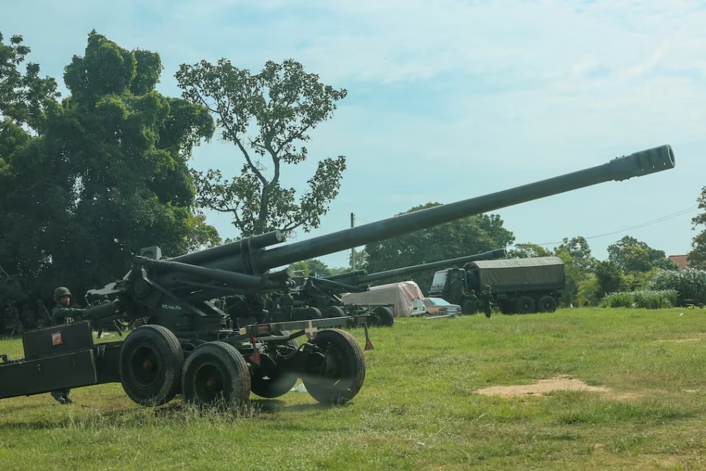 A Thailand's mobile artillery unit operates after Thailand and Cambodia exchanged heavy artillery on Friday as their worst fighting in more than a decade stretched for a second day, in Surin, Thailand, July 25, 2025. REUTERS/Athit Perawongmetha