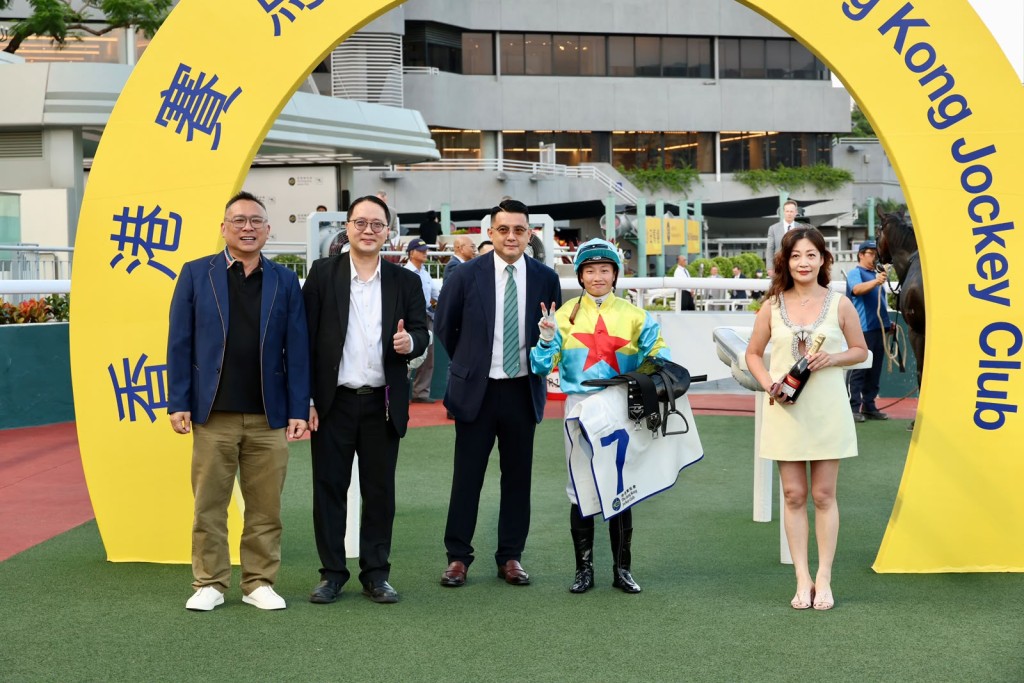Nichola Yuen, Pierre Ng and connections celebrate the win of Victor The Winner. Sing Tao.