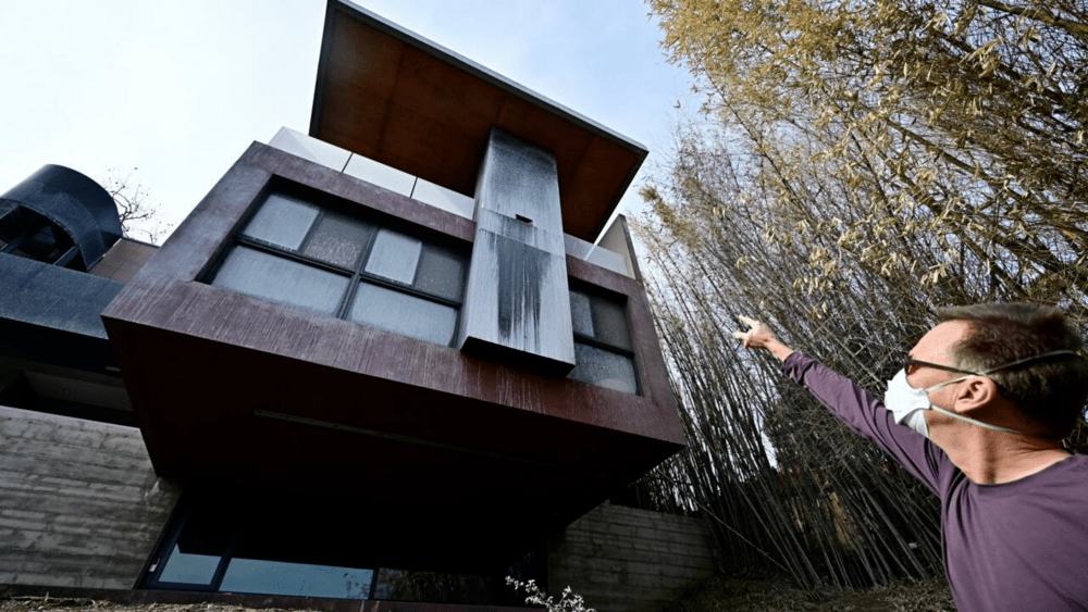 Michael Kovac's home, which is constructed with fire-resistant materials, survived the Los Angeles fires unscathed © Frederic J. Brown / AFP Michael Kovac's home, which is constructed with fire-resistant materials, survived the Los Angeles fires unscathed © Frederic J. Brown / AFP